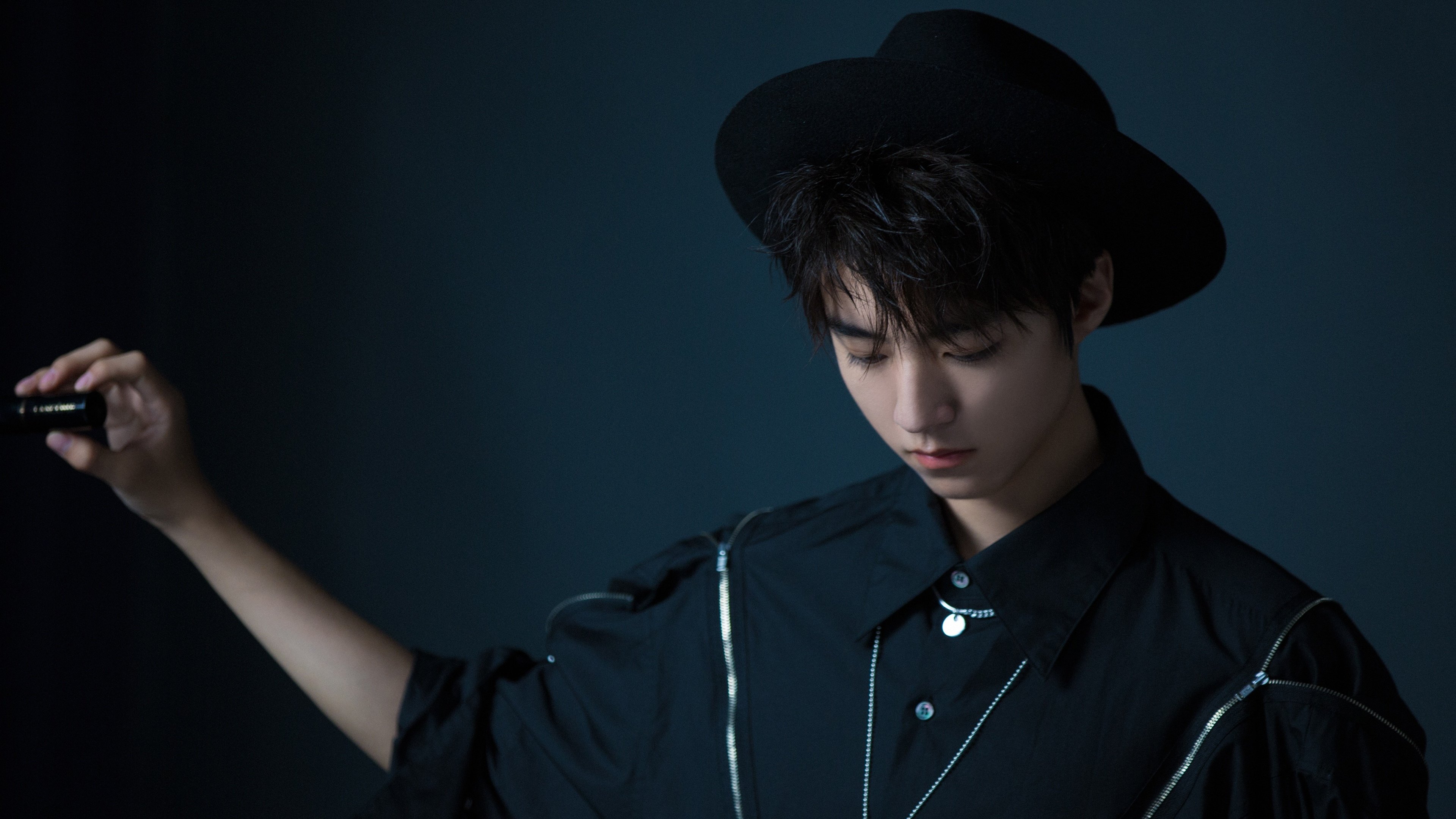 中国男篮年轻球员崭露头角,中国年轻男篮球运动员