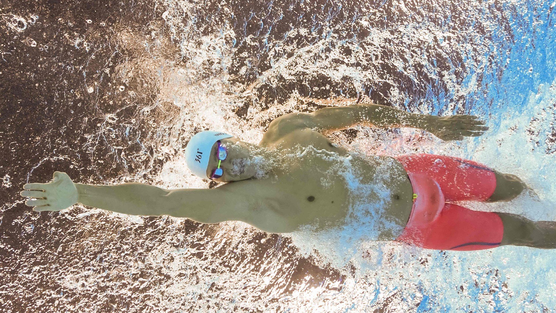 世界杯：球员在训练中穿戴GPS背心 记录每次冲刺与变向数据